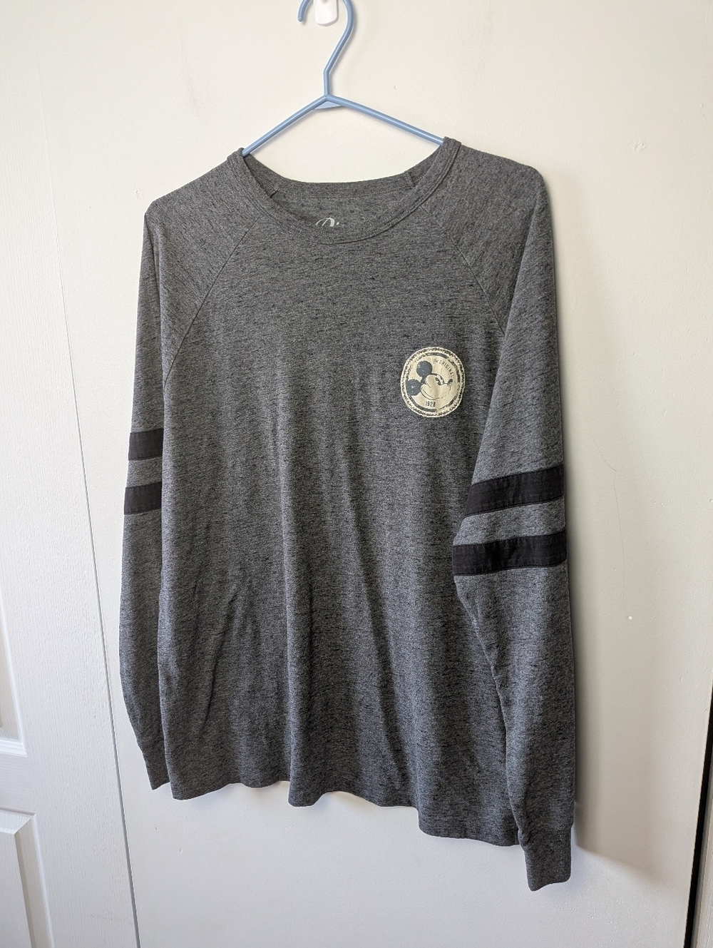 DISNEY PARKS Men Long Sleeves Shirt Gray And Black Size Large Walt Disney World